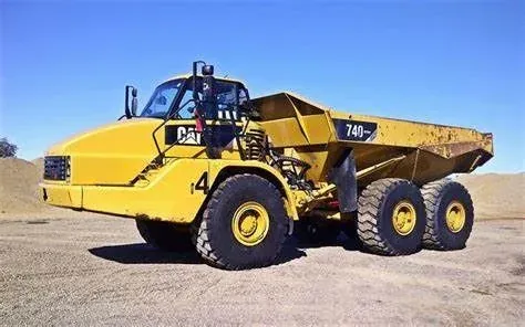 Caterpillar 730 articulated truck, 30-ton capacity